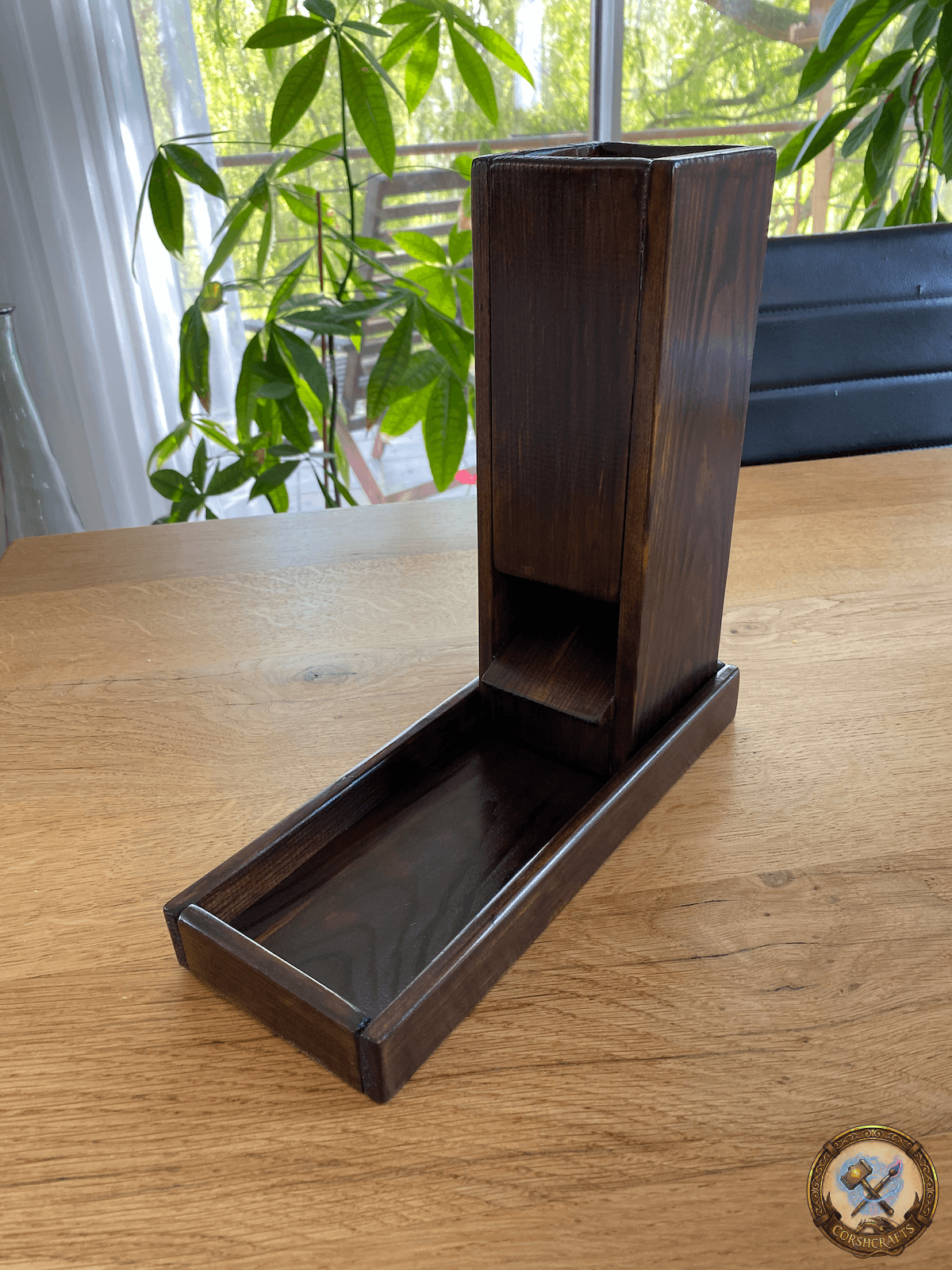 Tour à dés en bois